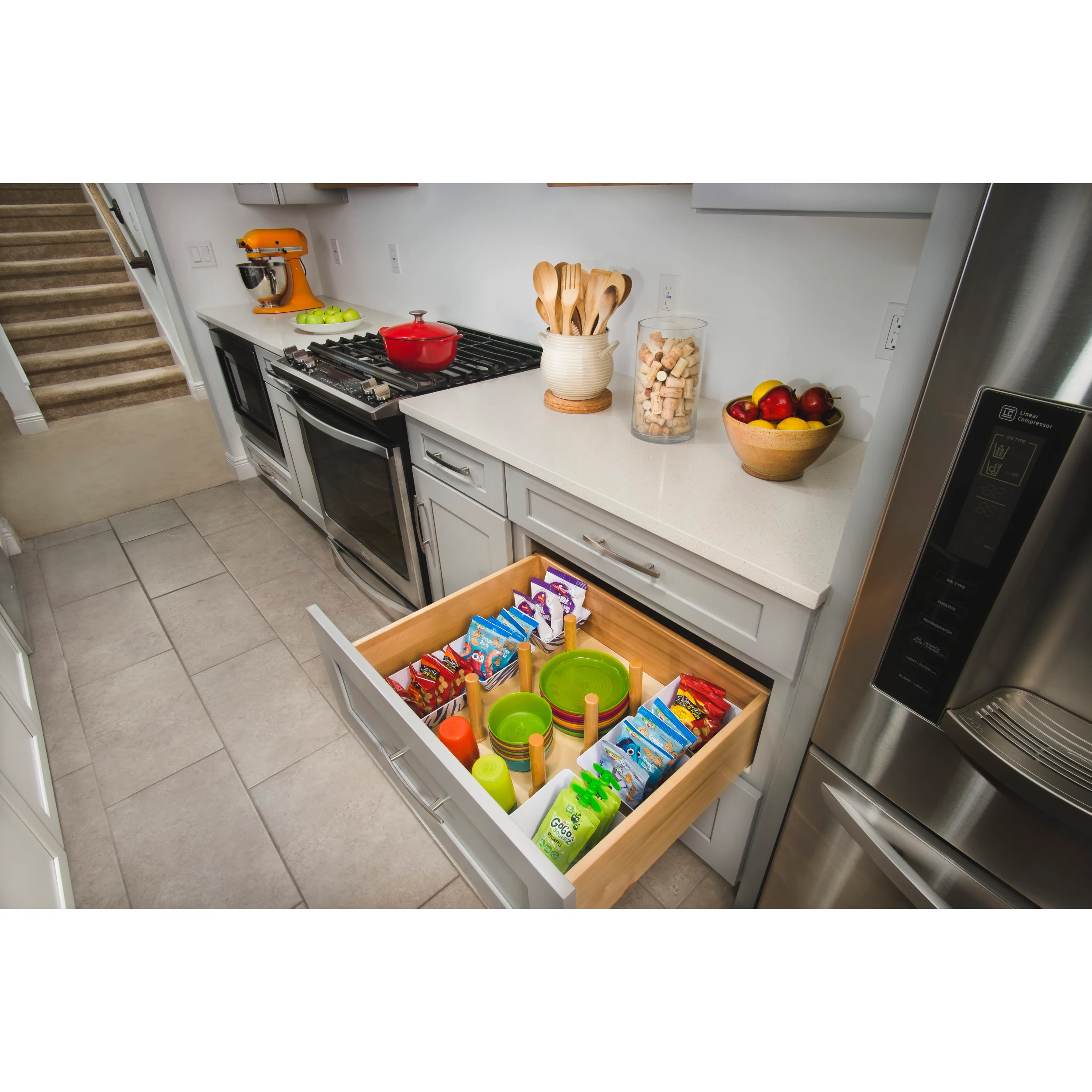 Small 24 x 21 Wood Peg Board System w/ 9 pegs Natural  24.25 in (616 mm) W x 21.25 in (540 mm) D x 6.63 in (168 mm) H - Image 2