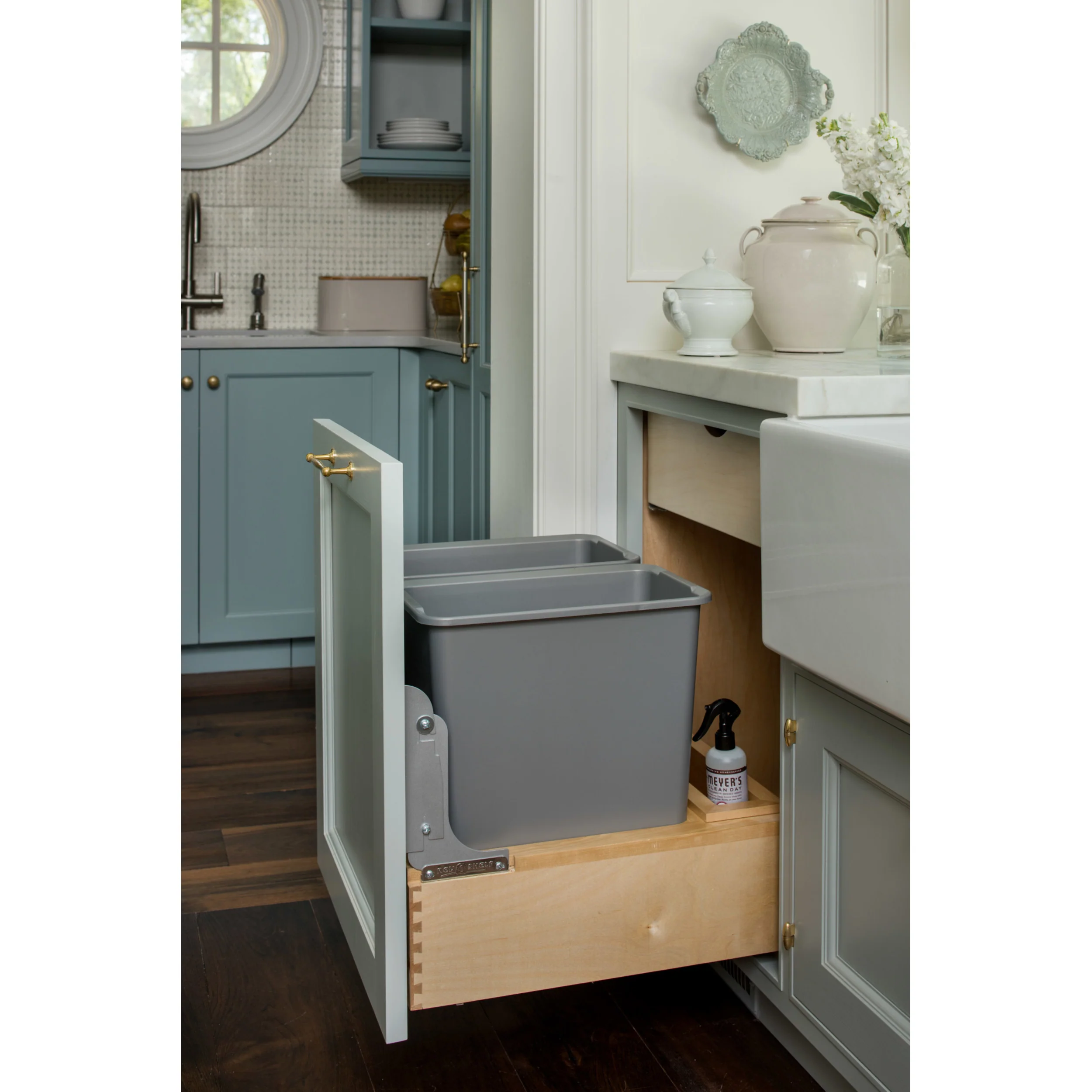 Double 30 Qrt Pull-Out Waste Container Natural 20.97 in (533 mm) W x 22.25 in (565 mm) D x 19.63 in (499 mm) H - Image 3